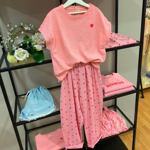 camiseta bisous pantalon fresas