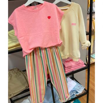 sudadera vainilla camiseta bisous pantalon rayas
